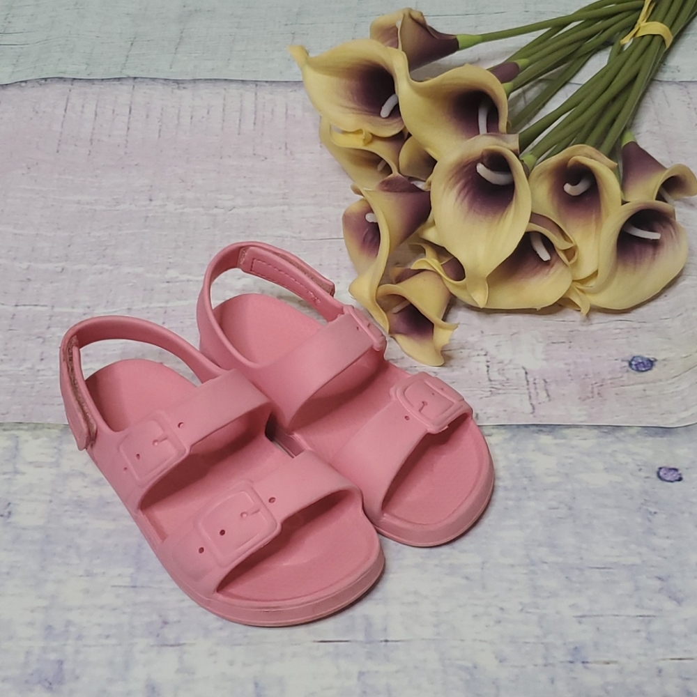 Kid's Old Navy Buckle Accent Sandals - Picture 1 of 8